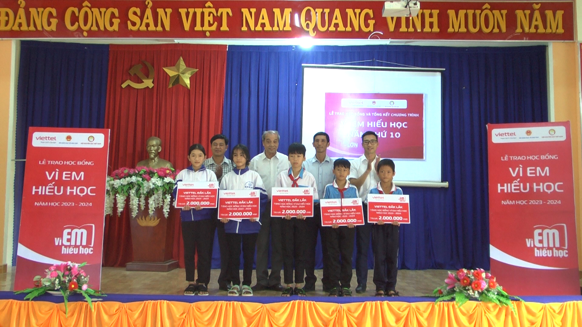 Trao học bổng prong